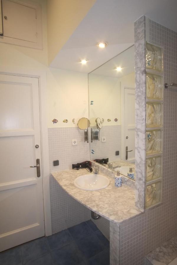 Lovely Apartment At Park Gueell Barcelona Exteriör bild